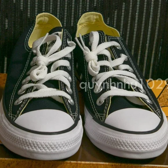 - Brand newCONVERSEunisex shoes